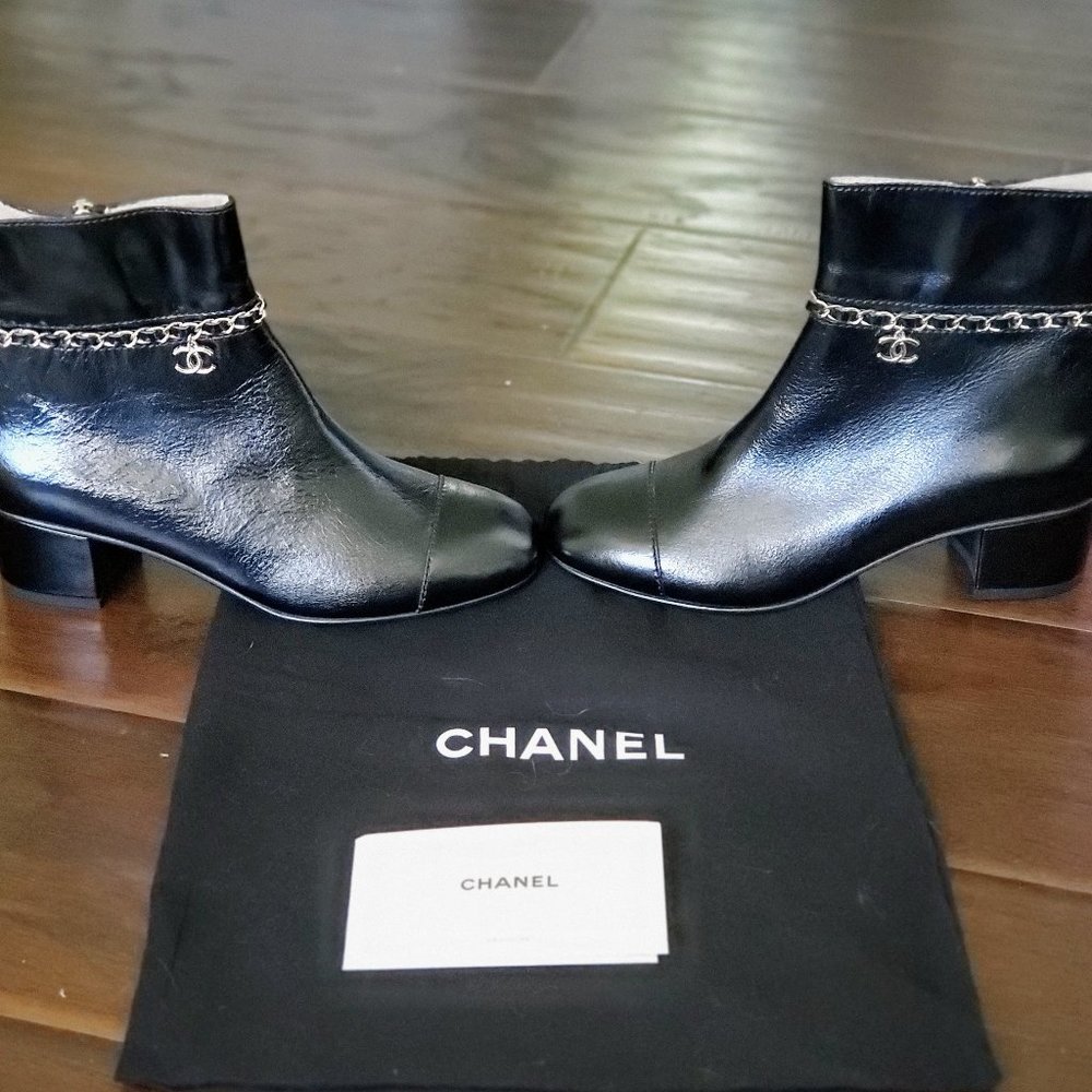 Coco Chanel Black Calfskin Ankle boots size 38C
